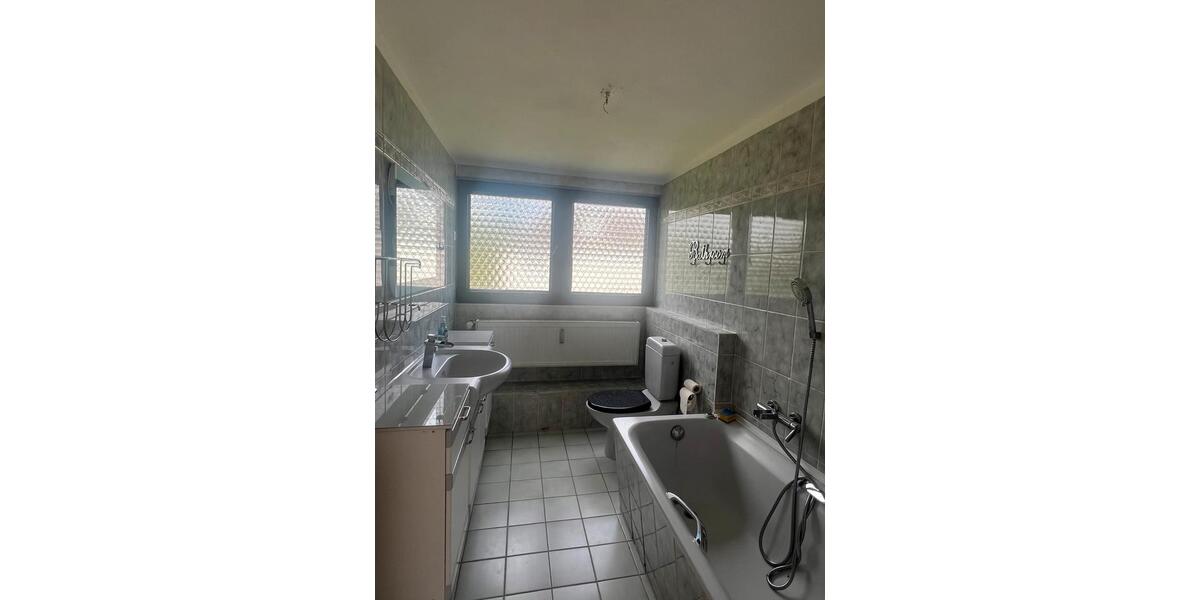 Dachgeschoßwohnung Heiligenhaus - 3 Zimmer, 106 m&sup2;, 900&euro; | Angebot:25182277