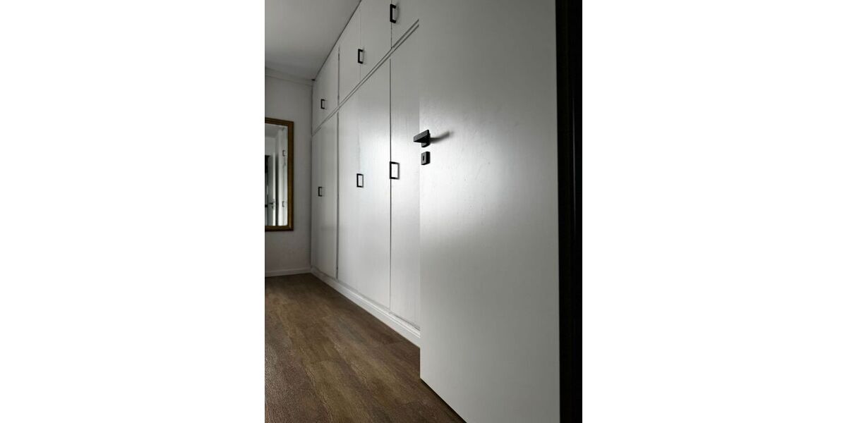 Provisionsfrei* Golzheim - wegen Auswanderung direkt vom Eigentümer sanierte 4 Zi-Wohnung mit hochwertiger Küche - Etagenwohnung Düsseldorf Stadtbezirk 5 | Angebot:25813842