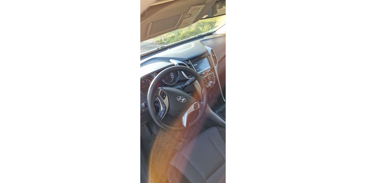 Hyundai i30 200.000 km 4.699 &euro; Grevenbroich 41517