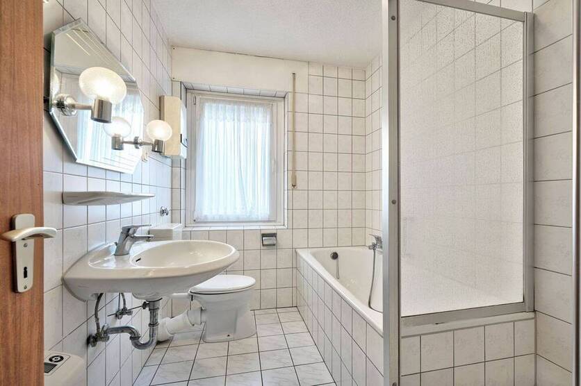 Hell. Sonnig. Gut gelegen. | 2-Zimmer-Wohnung mit Südbalkon und Garage in Mülheim Holthausen