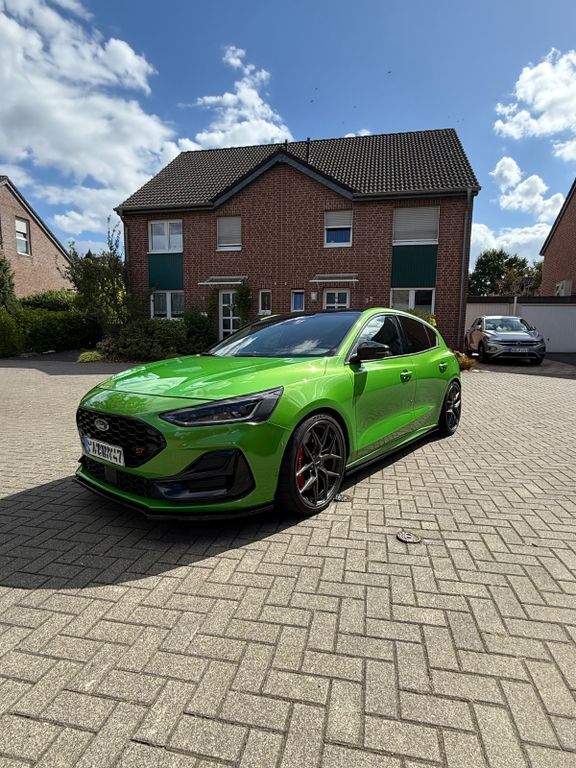 Ford Focus 29.000 km 28.450 € Neukirchen-Vluyn 47506