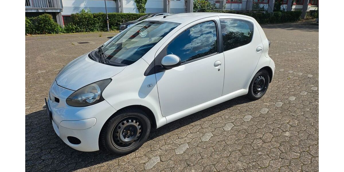 Toyota Aygo (X) 330.650 km 1.000 &euro; Düsseldorf 40599
