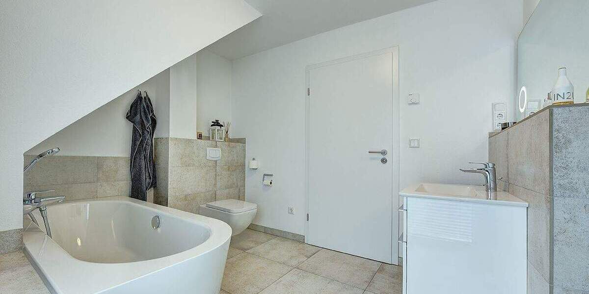 Einfamilienhaus Düsseldorf Unterrath - 5 Zimmer, 143 m&sup2;, 1.298.000&euro; | Angebot:25744337