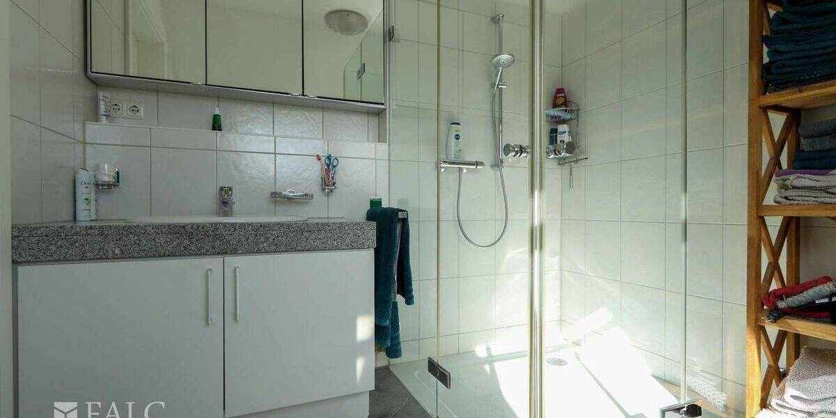 Etagenwohnung Grevenbroich Stadtmitte - 4 Zimmer, 110 m&sup2;, 349.000&euro; | Angebot:25645446