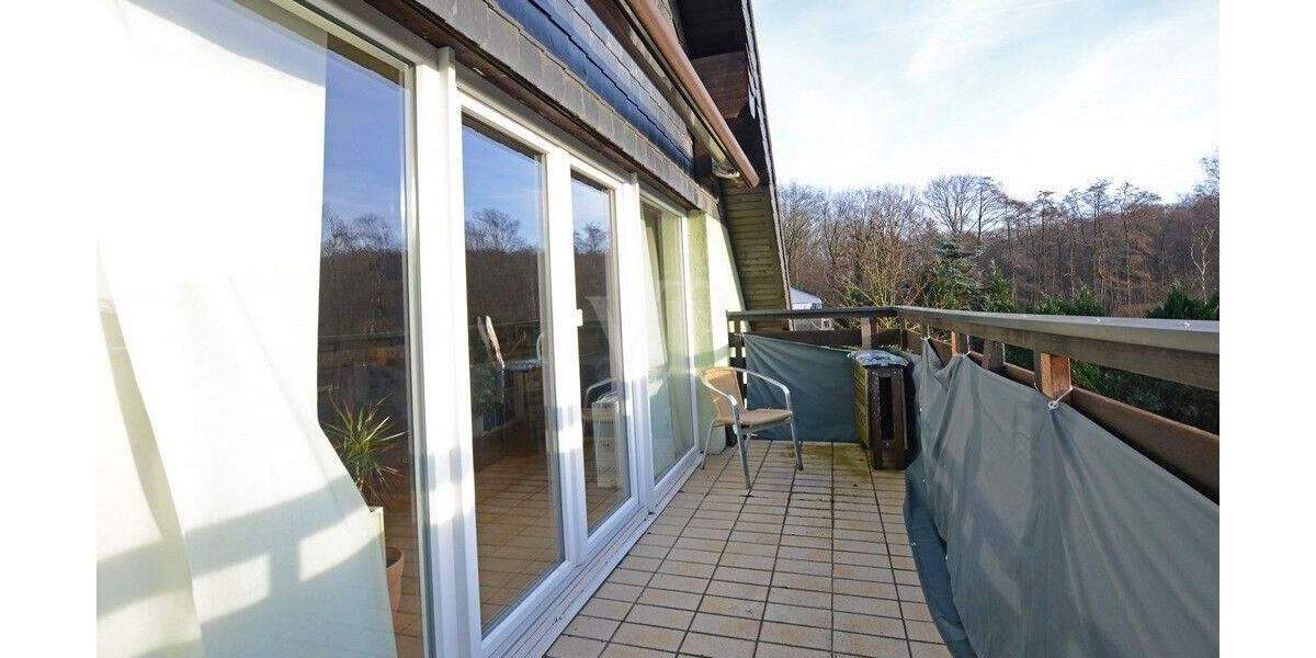 Zweifamilienhaus mit Einliegerwohnung - großer Garten und 3 Garagen 8 zimmer