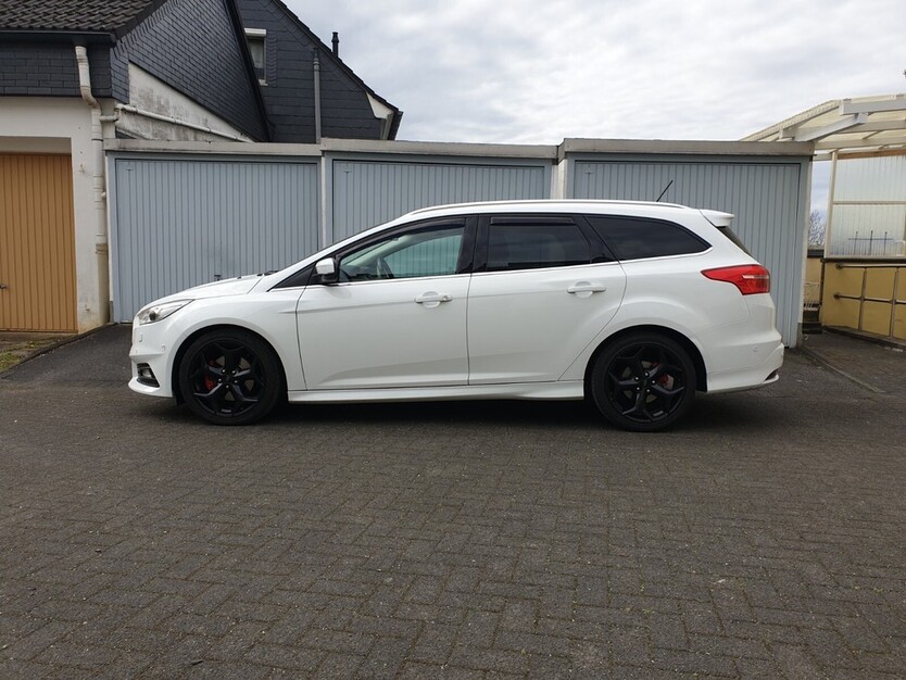Ford Focus 106.000 km 14.950 € Solingen 42651
