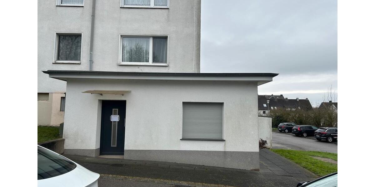 Laden Wohnung + 2 Garagen zu Verkaufen 2.5 zimmer