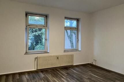~Familienfreundliche Altbauwohnung mit hohen Decken und großem Wohnzimmer~ zimmer