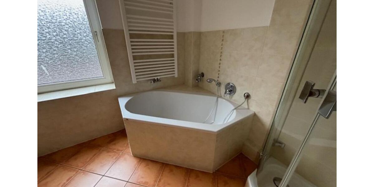 Wunderbare, helle Altbauwohnung in Bonsfeld 4 zimmer