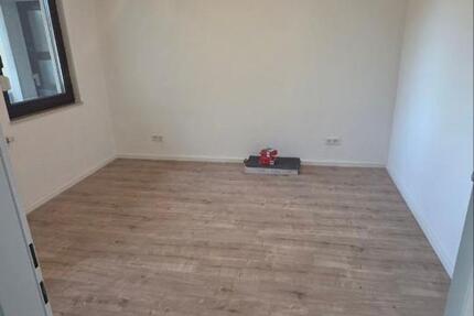 Vermietung: Sanierte & voll möblierte 2-Zimmer-Wohnung mit Balkon 2 zimmer