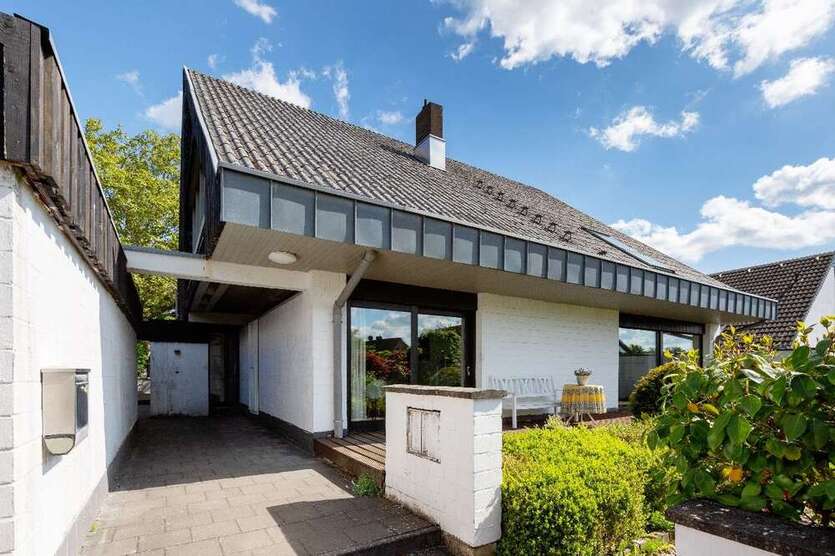 Haus zum Kaufen in Leichlingen 585.000 € 225 m²