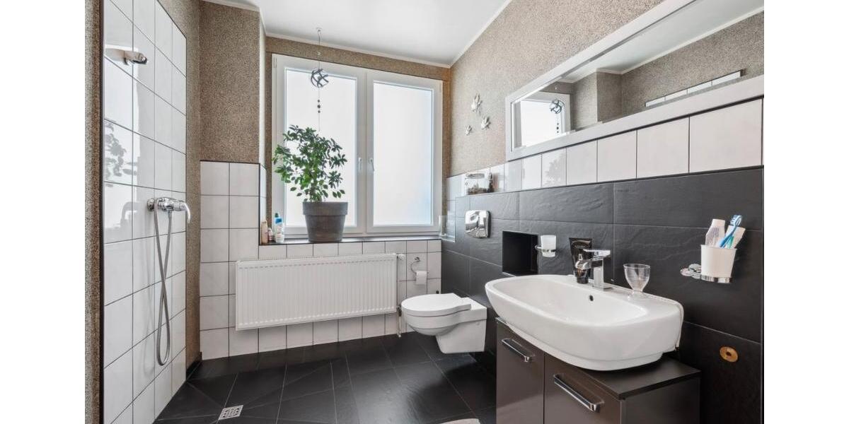 Erdgeschoßwohnung Solingen Höhscheid - 2 Zimmer, 76 m&sup2;, 680&euro; | Angebot:25806802