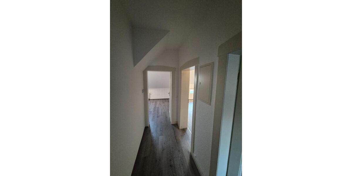 Dachgeschoßwohnung Duisburg Mittelmeiderich - 3 Zimmer, 93 m&sup2;, 750&euro; | Angebot:26414549