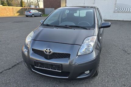 Toyota Yaris 120.000 km 6.890 &euro; Düsseldorf - Bezirk 8 40231