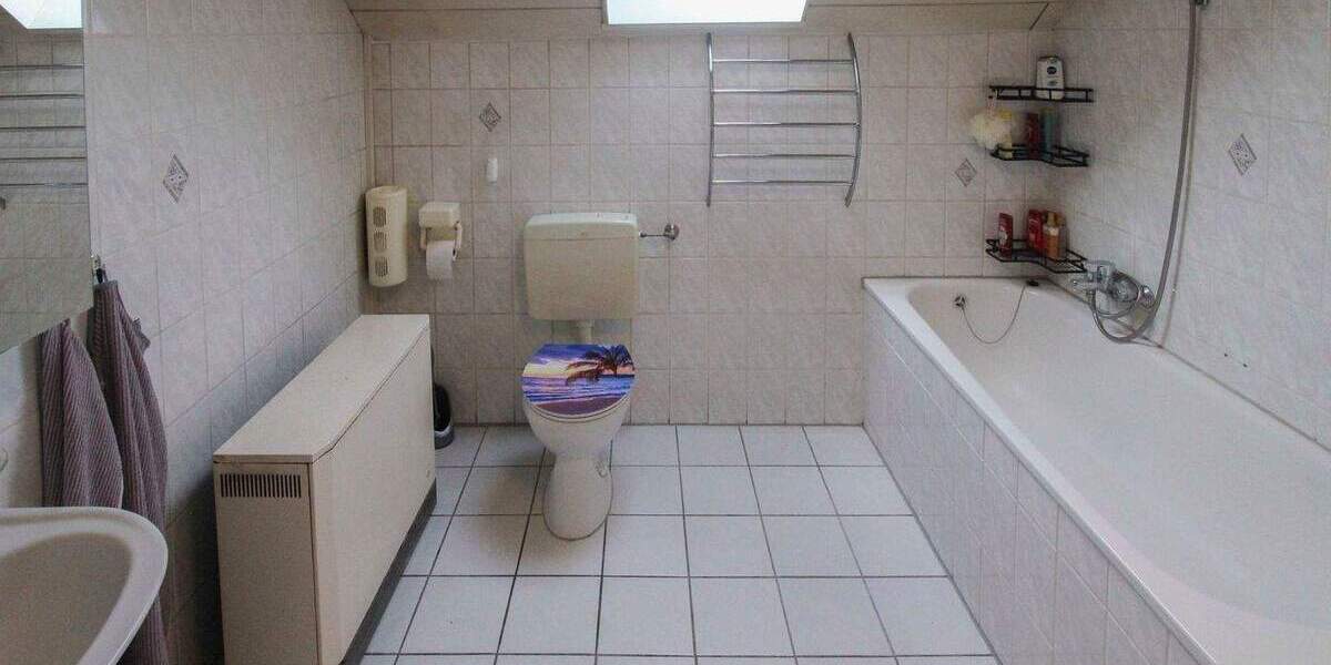 Haus sucht Handwerker: Sanierungsbedürftiges Einfamilienhaus in Dormagen-Delrath mit Ausbaupotential 8 zimmer