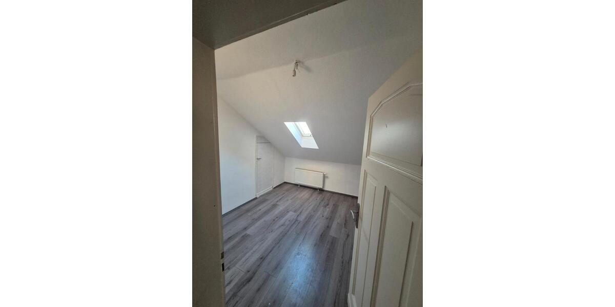Dachgeschoßwohnung Duisburg Mittelmeiderich - 3 Zimmer, 93 m&sup2;, 750&euro; | Angebot:26414549