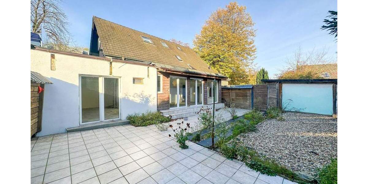 Freistehendes Einfamilienhaus mit zusätzlichem Grundstück und Entwicklungsspielraum 8 zimmer