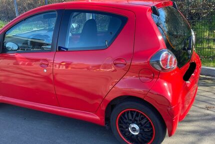 Toyota Aygo (X) 64.600 km 3.300 &euro; Duisburg 47057