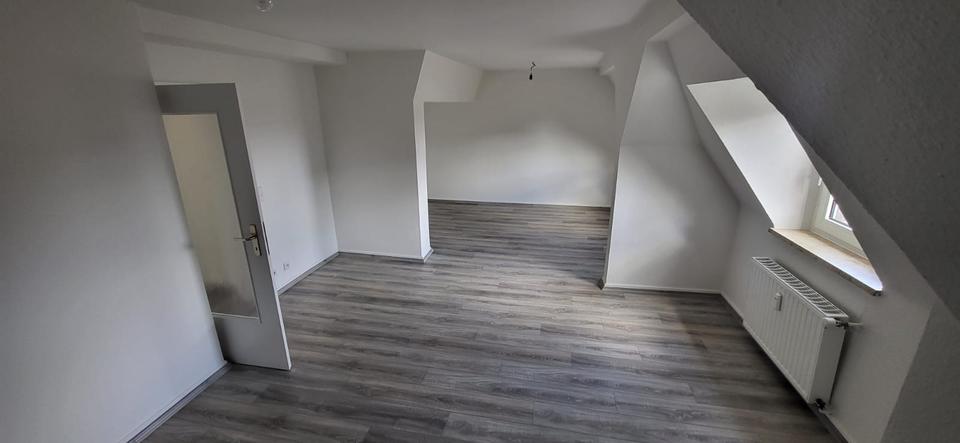 Dachgeschoßwohnung Duisburg Essenberg - 3 Zimmer, 73 m&sup2;, 549&euro; | Angebot:24979248