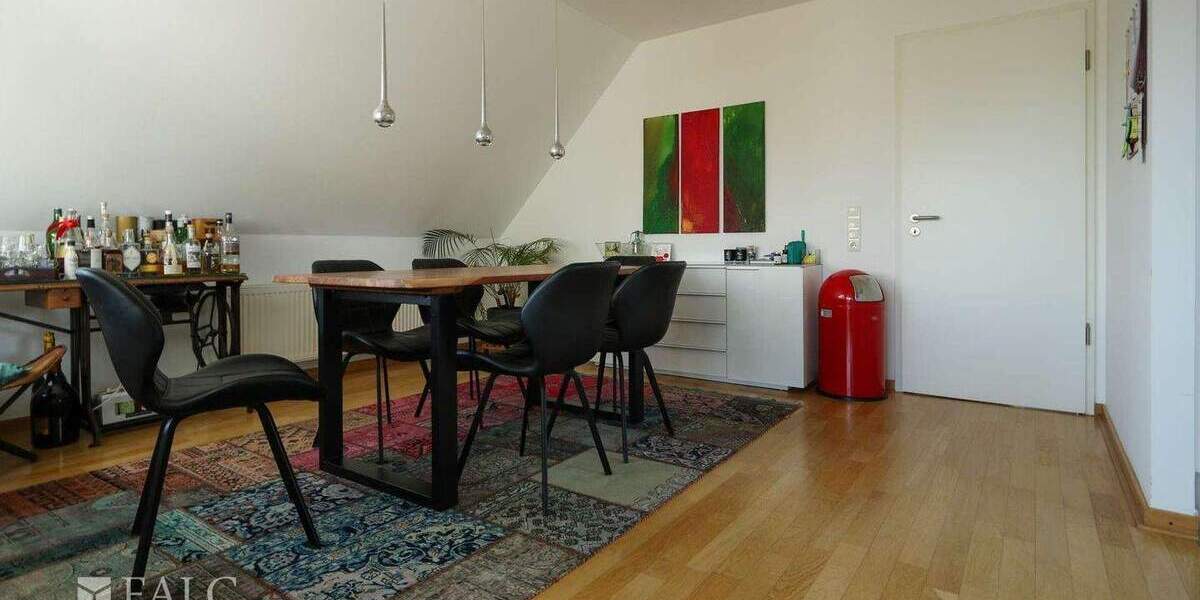 Etagenwohnung Grevenbroich Stadtmitte - 4 Zimmer, 110 m&sup2;, 349.000&euro; | Angebot:25645446
