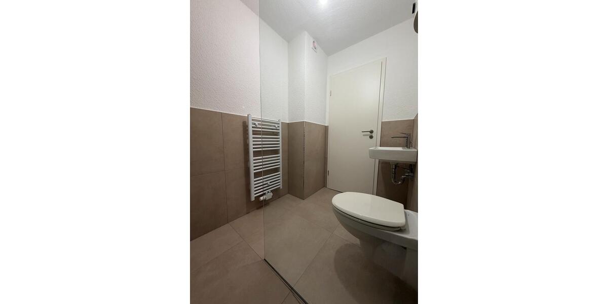 Dachgeschoßwohnung Duisburg Mittelmeiderich - 2 Zimmer, 78 m&sup2;, 900&euro; | Angebot:25790437