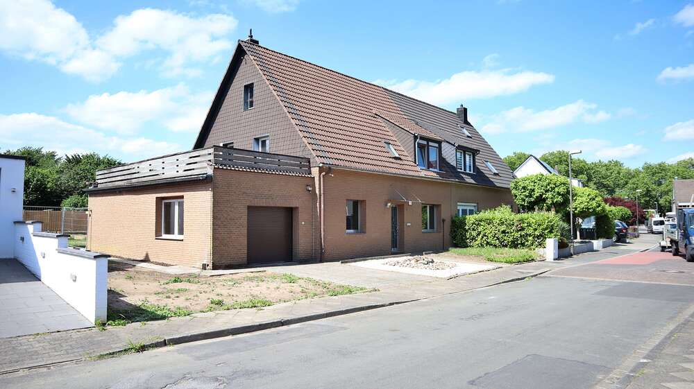 Haus zum Kaufen in Düsseldorf 790.000 € 201 m² 8 zimmer