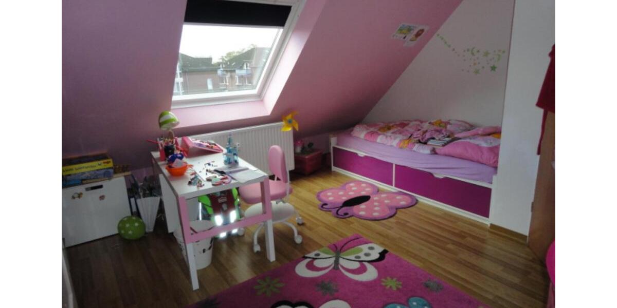 Traumhafte 5-Zimmer-Wohnung, mit großem Balkon, in Krefeld-Hüls 5 zimmer