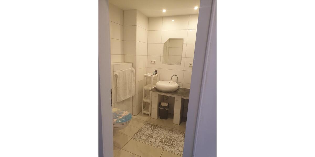 VOLLMÖBILIERTE MONTEUR WOHNUNG OSTWALL 4 zimmer