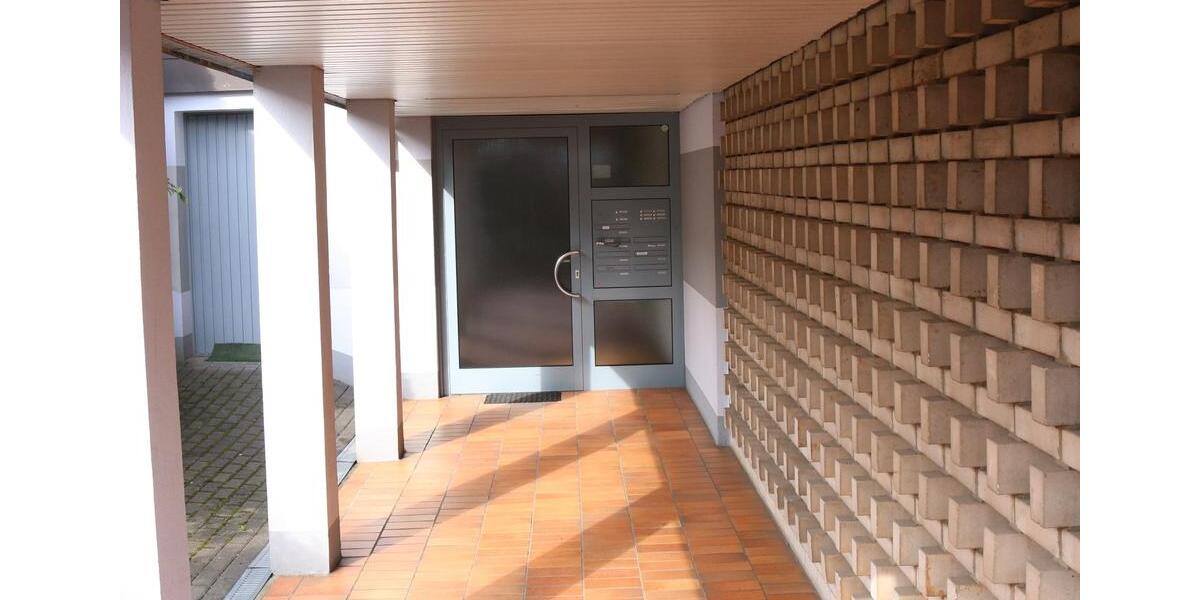 Toll geschnittene Wohnung mit Schwimmbad - provisionsfrei! 4 zimmer