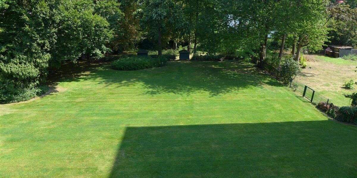 Krefeld-Bismarckviertel: Vierzimmerwohnung mit zwei Loggien und zwei Tiefgaragenstellplätzen 4 zimmer