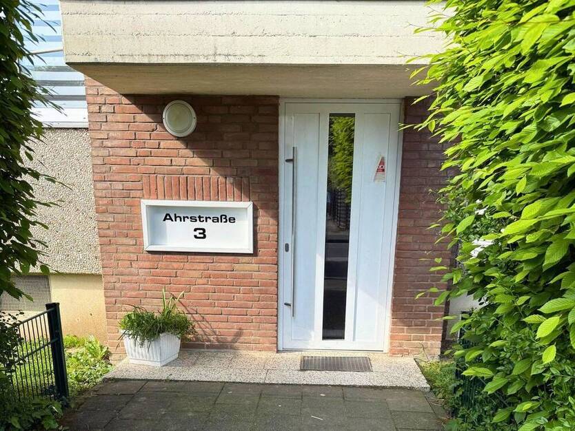 Attraktive Eigentumswohnung in Neuss Norf * leerstehend * gute Lage * Loggia * 4 Zimmer *