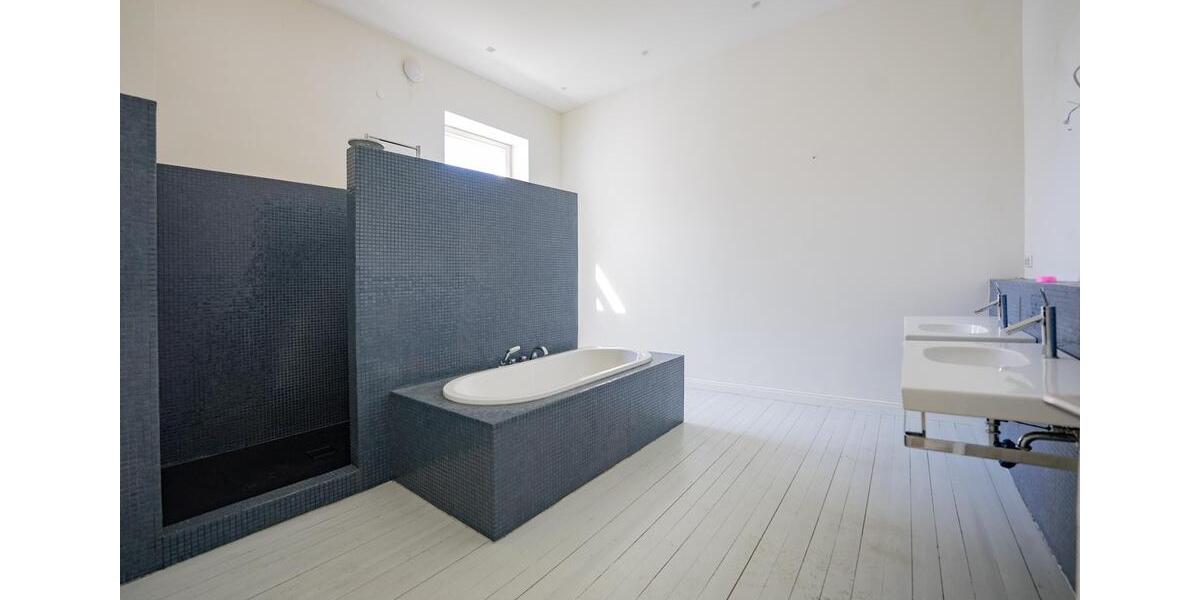 Villa Krefeld Bockum - 5 Zimmer, 180 m&sup2;, 2.040&euro; | Angebot:24987604