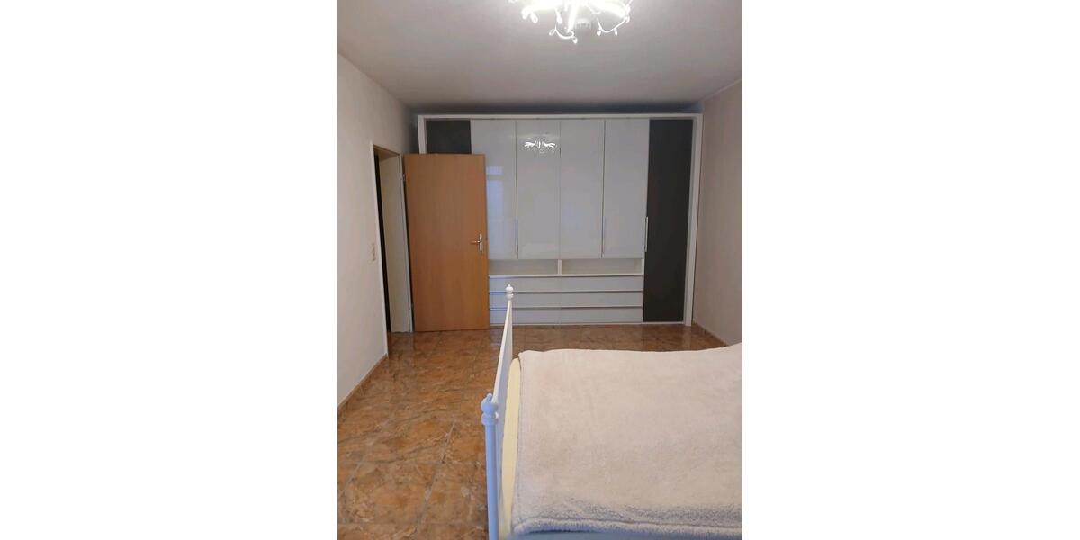 Etagenwohnung Neuss - 4 Zimmer, 108 m&sup2;, 280.000&euro; | Angebot:25745996