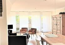 Lichtdurchflutete Maisonette-Wohnung mit Sonnenbalkon in Lank-Latum