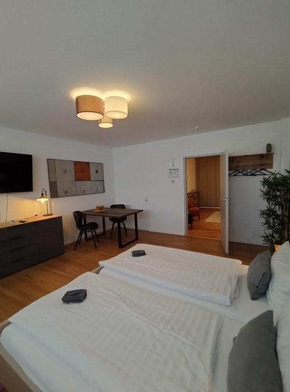 Verkauf eines kleinen Hotel garni in Köln voll genehmigter Beherbergungsbetrieb mit 8 Betten 4 Zimmern, studentisches Wohnen denkbar