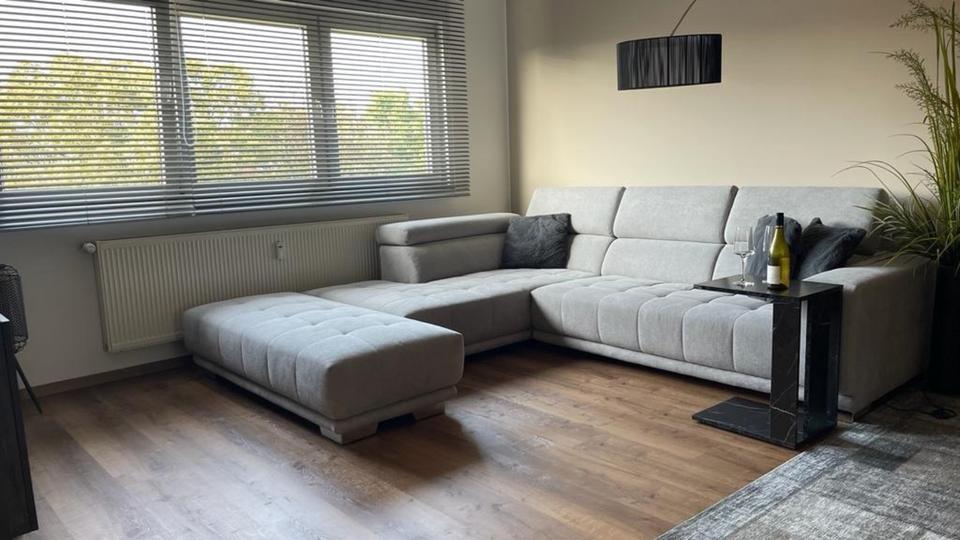 Möbliertes Wohnen mit Stil und Aussicht! Luxuriöse DG-Wohnung mit 2 zimmer