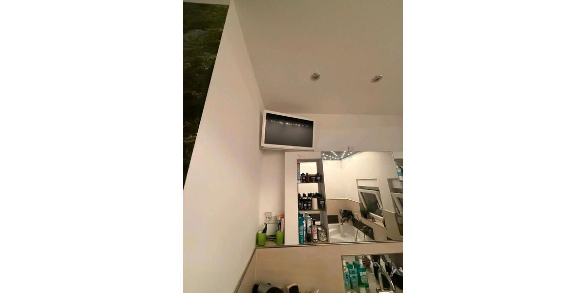 Ich biete eine wunderschöne 4 Zimmer whg.in lierenfeld an 4 zimmer