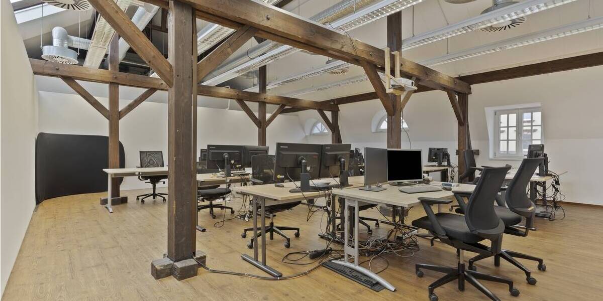 REPRÄSENTATIVE BÜROEINHEIT IM HISTORISCHEN GEBÄUDE: 357 m² ZU VERMIETEN 5 zimmer