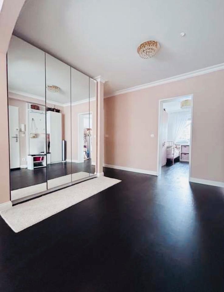 Von Privat! Ruhige und stilvolle Wohnung mit Balkon nahe Rhein.