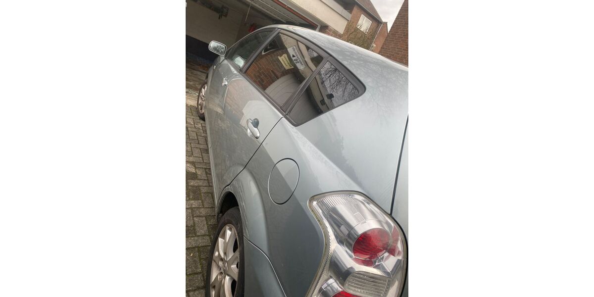 Toyota Avensis Verso 140.000 km 4.500 &euro; neuss 41460