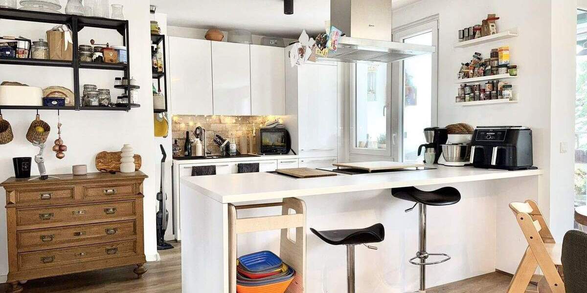 Stilvolle 4-Zimmer-Wohnung im 2. Obergeschoss - nahezu kernsaniert & modern geschnitten 4 zimmer