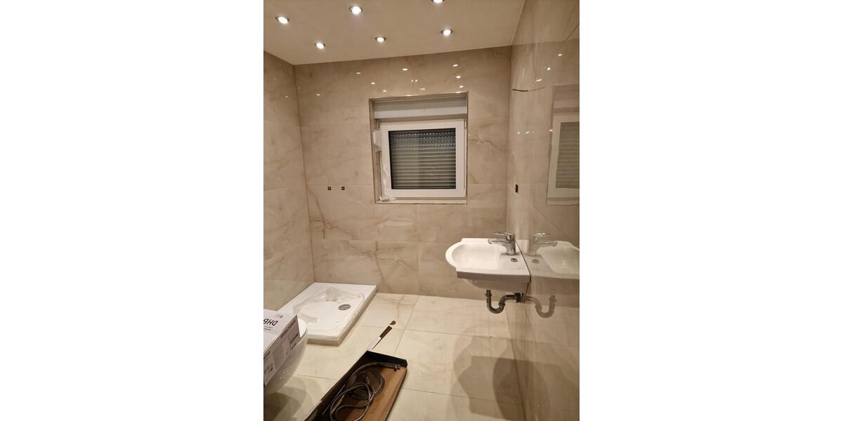 Neusanierte und großzügige 4-Zi.EG-Wohnung mit Terrasse & Garten 4 zimmer