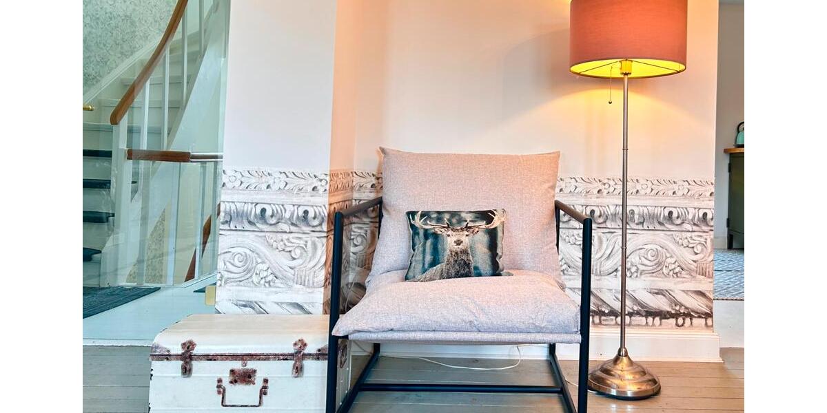 Privates Kulturhaus: Mehrraum-Eventfläche über Etagen, möbliert zimmer