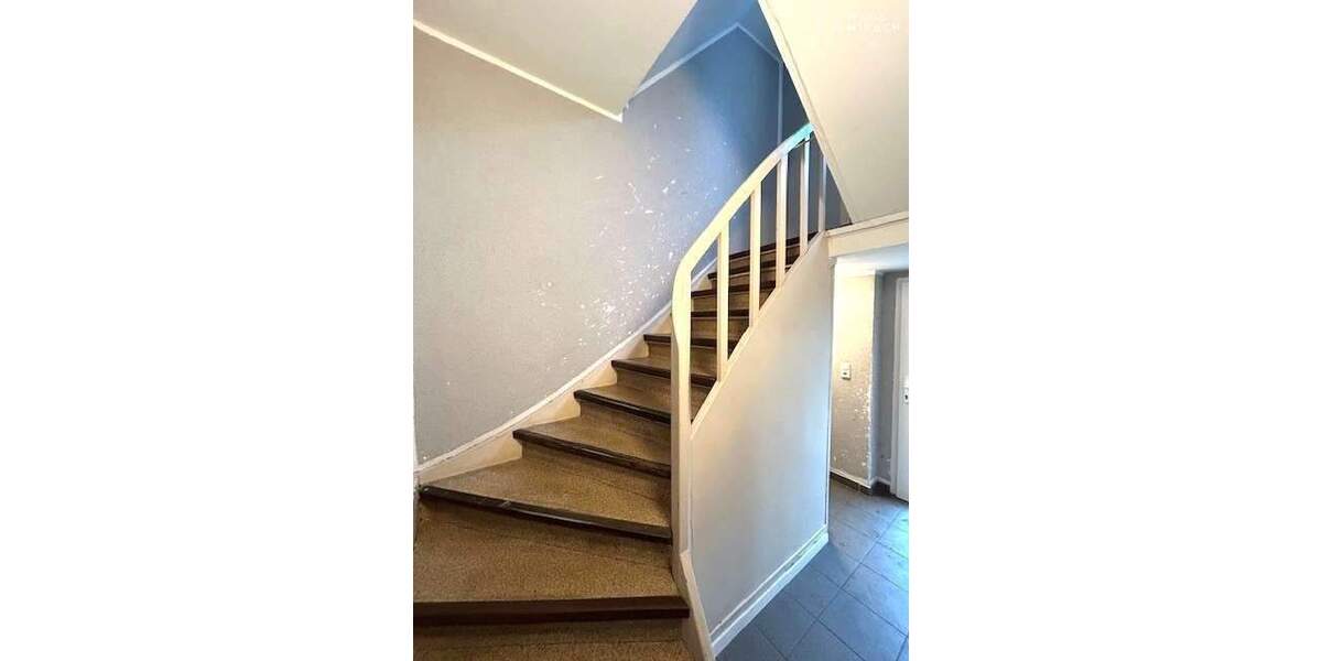 Mehrfamilienhaus mit 5 Stellplätzen und großem Grundstück mit Carport 1 zimmer