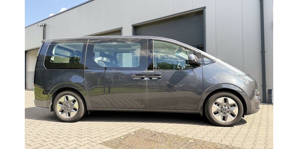 Hyundai Staria / 9 Sitze / El.Türen / 360° Kamera / PANO 20.000 km 39.990 &euro; Mönchengladbach 41066