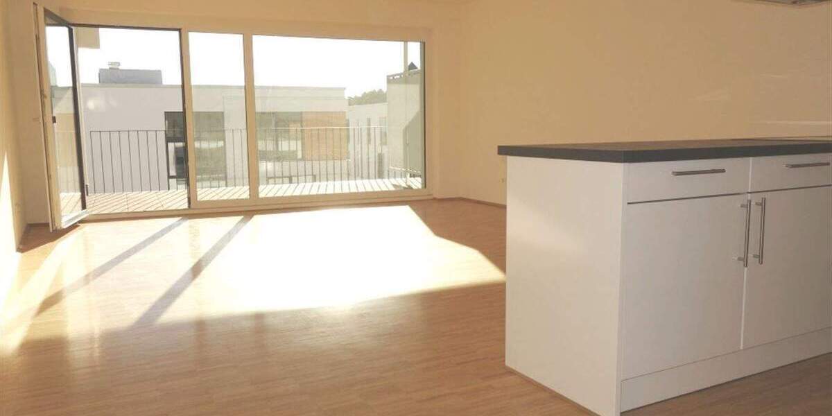 Moderne 3 Zimmer Wohnung mit EBK, Sonnenterrasse, Fernblick. Frisch renoviert. 3 zimmer