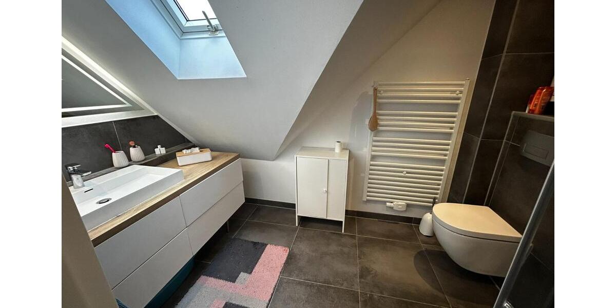 Reihenmittelhaus mit Einliegerwohnung in Neuss-Meertal 6 zimmer