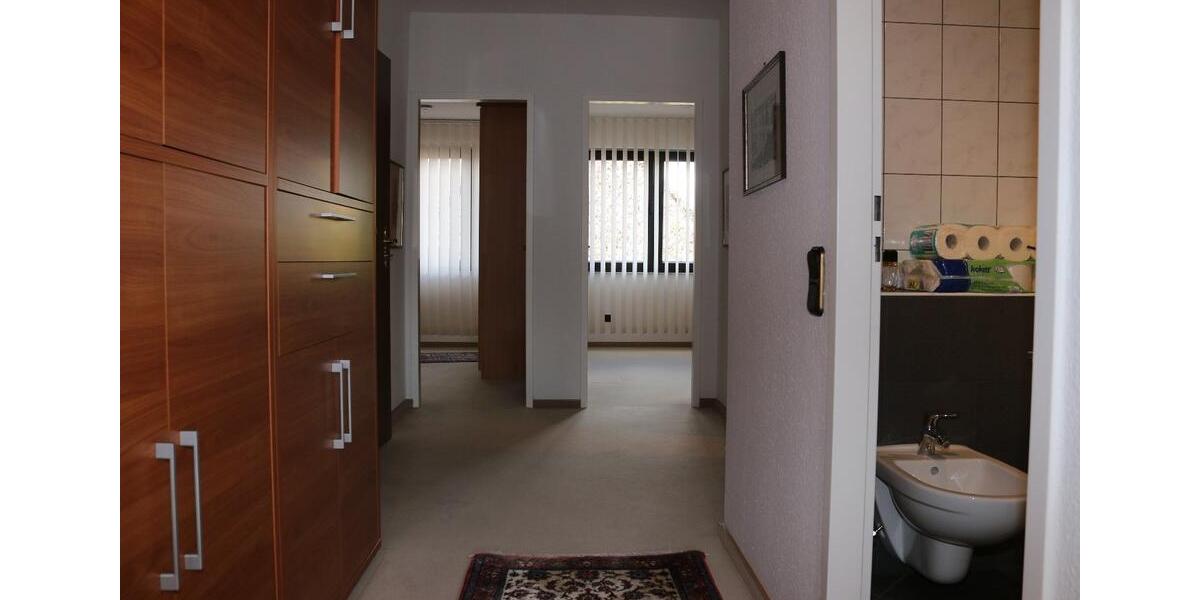 Toll geschnittene Wohnung mit Schwimmbad - provisionsfrei! 4 zimmer