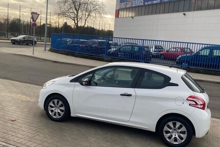 Peugeot 208 88.000 km 4.999 &euro; Düsseldorf 40599