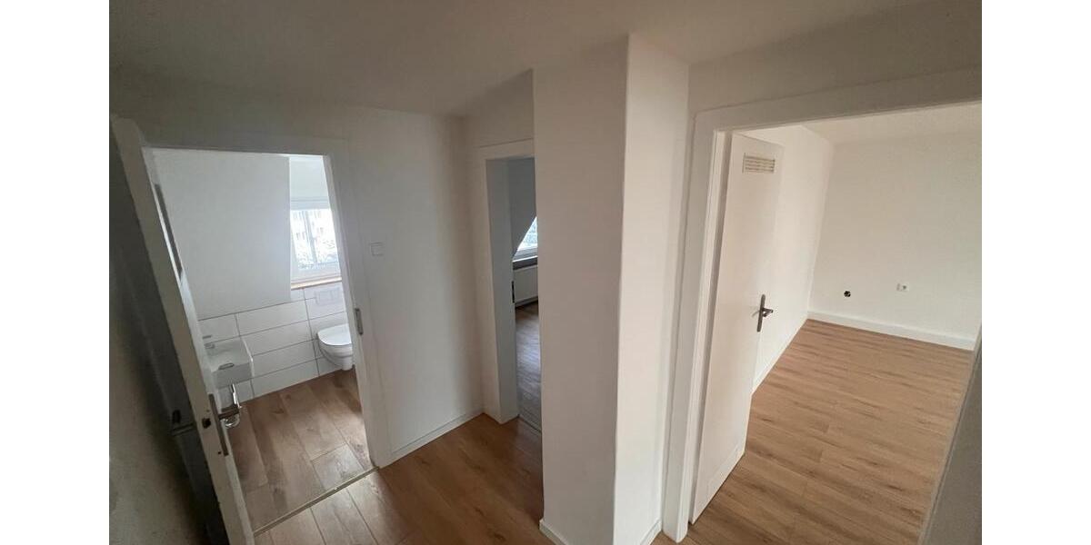 Schön geschnittene & frisch sanierte DG-Wohnung mit Gartennutzung 2 zimmer